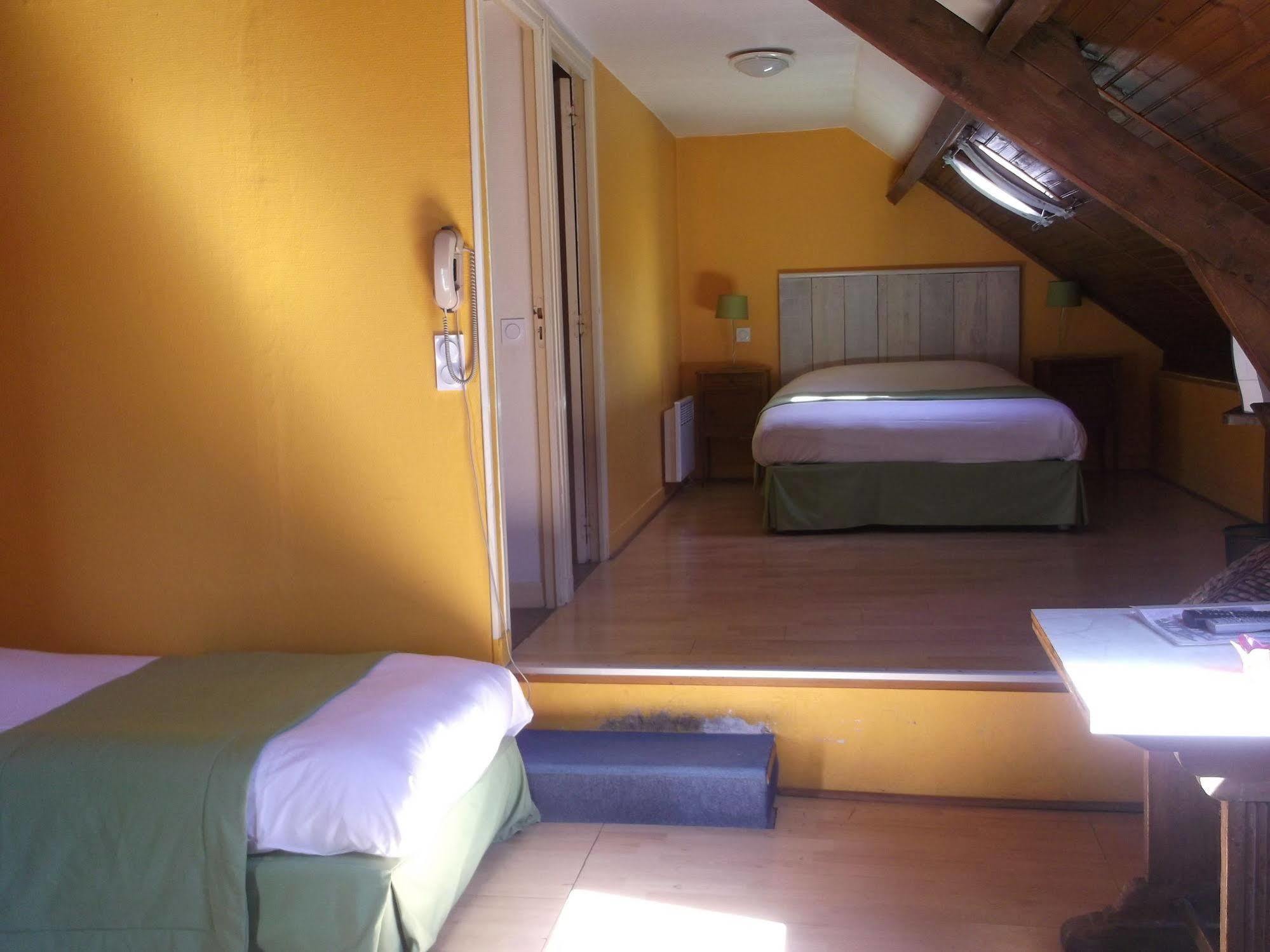 Logis Hotel Restaurant Auberge Saint Martin Surville  Exterior foto